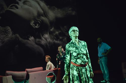 Grün glänzende Puppen