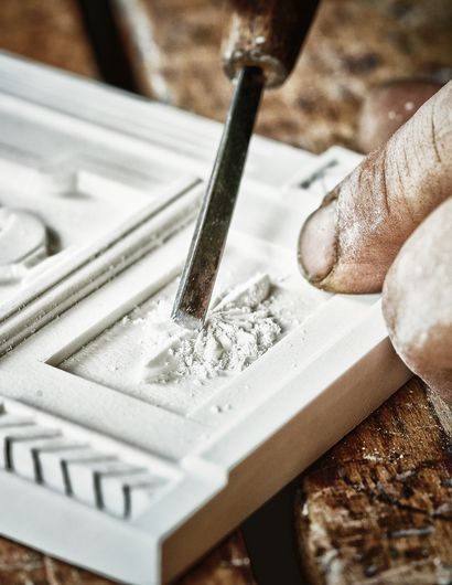 Hände bearbeiten Relief