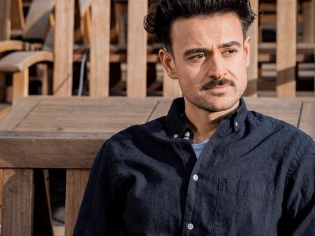 Portraitfoto von Sascha Vajnstajn